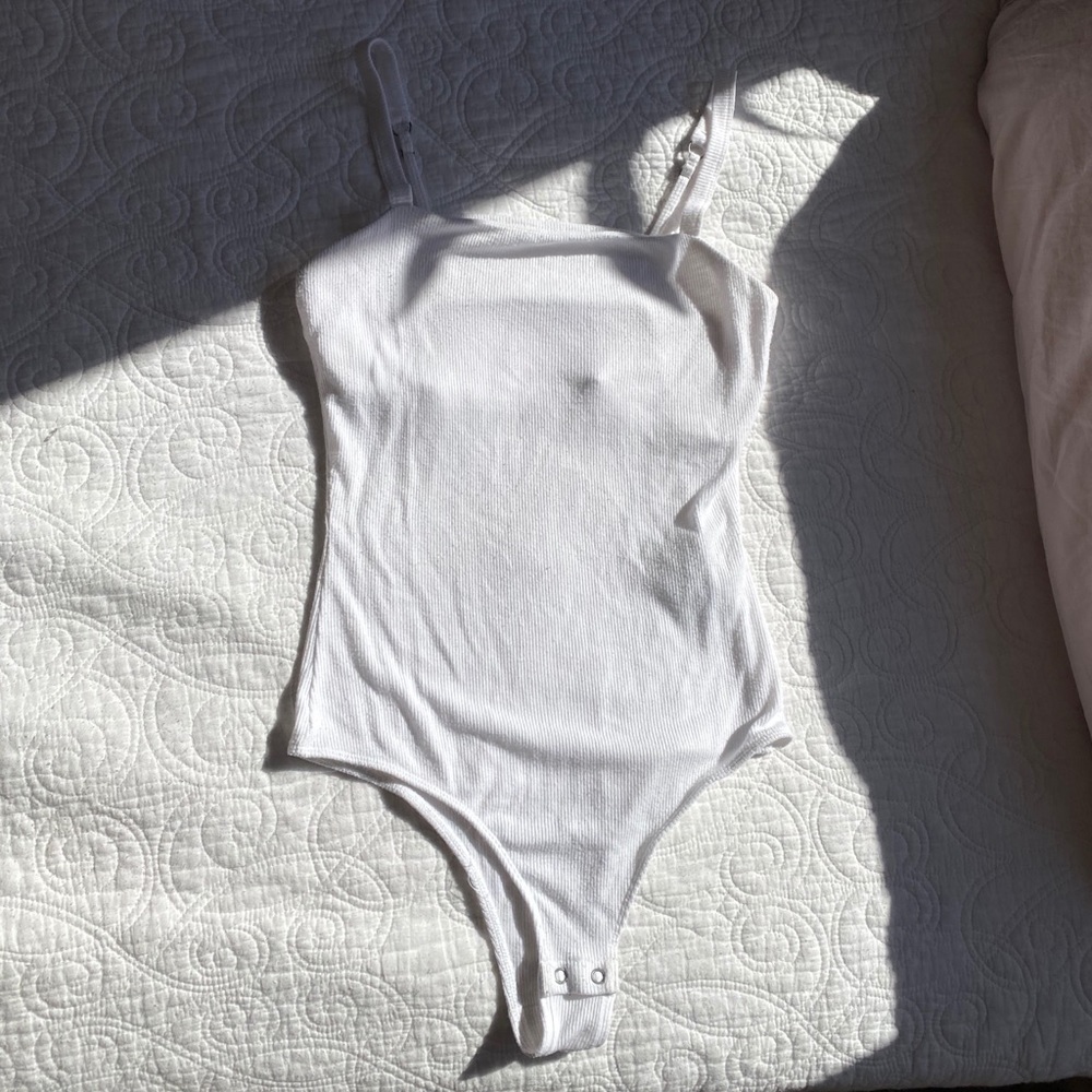 WHITE HOLLISTER BODY SUIT